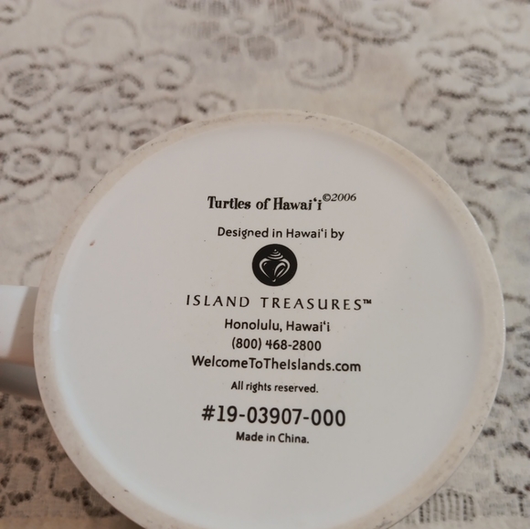 Coffee cup dolphins underwater scene - Picture 6 of 7